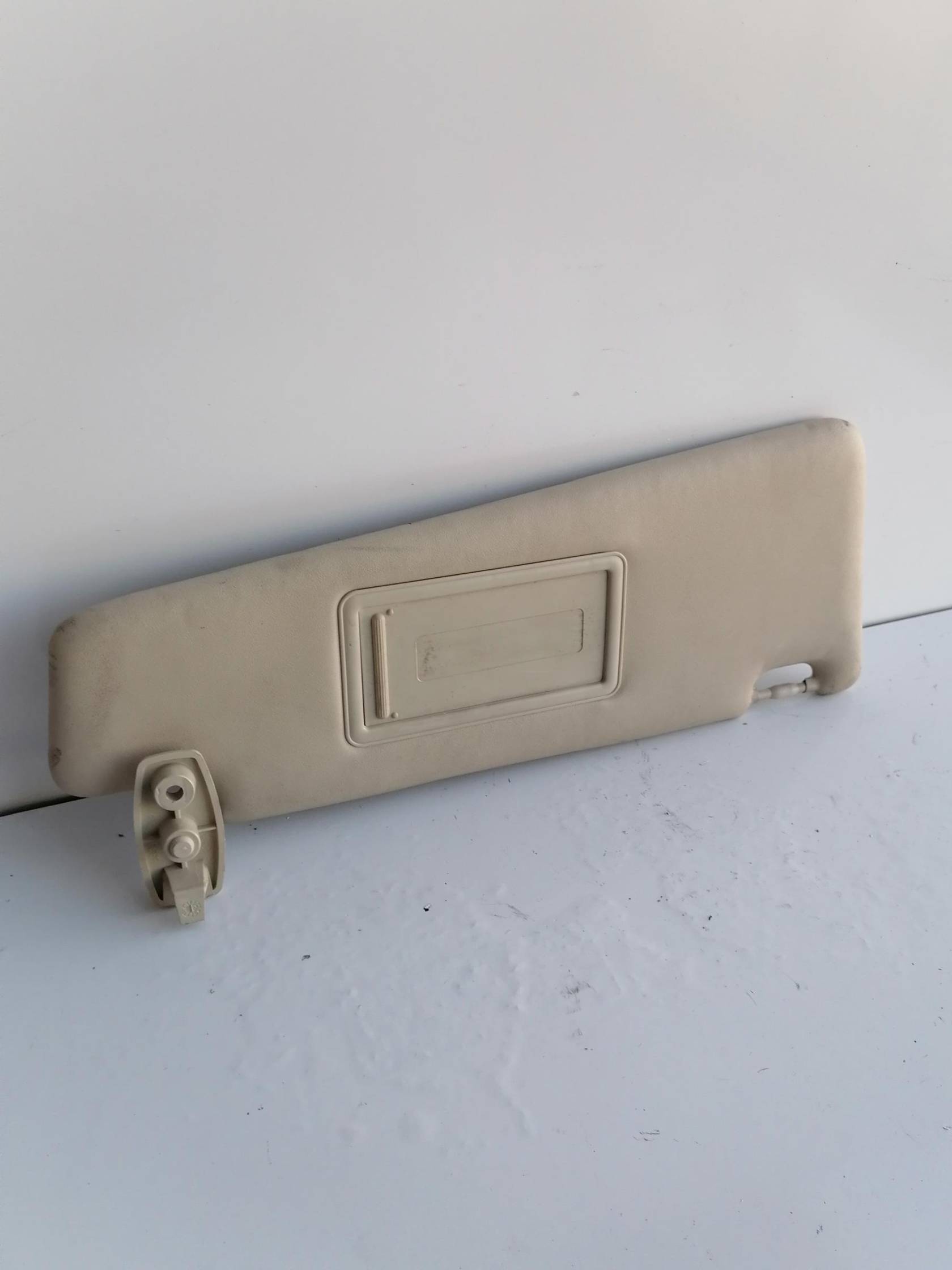 Aletta parasole parabrezza dx.